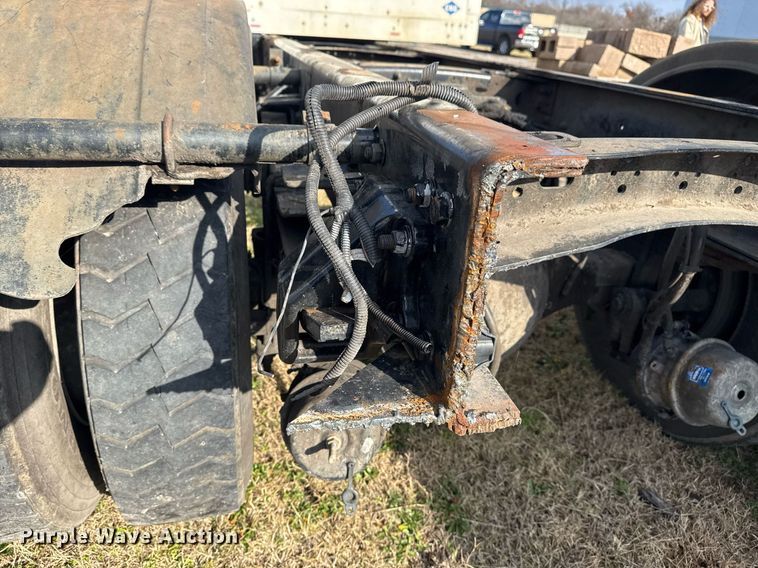 image for item EG7929 2014 Freightliner Business Class M2 truck cab and chassis