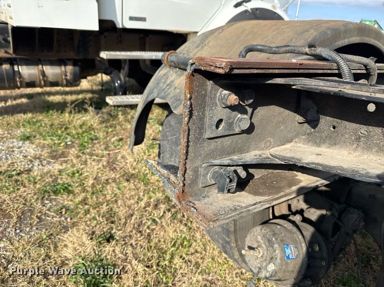 image for item EG7929 2014 Freightliner Business Class M2 truck cab and chassis