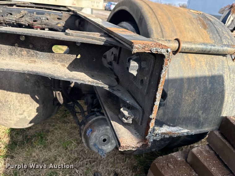 image for item EG7929 2014 Freightliner Business Class M2 truck cab and chassis