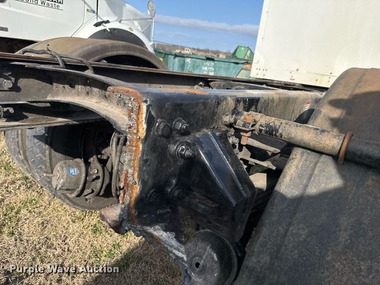 image for item EG7929 2014 Freightliner Business Class M2 truck cab and chassis