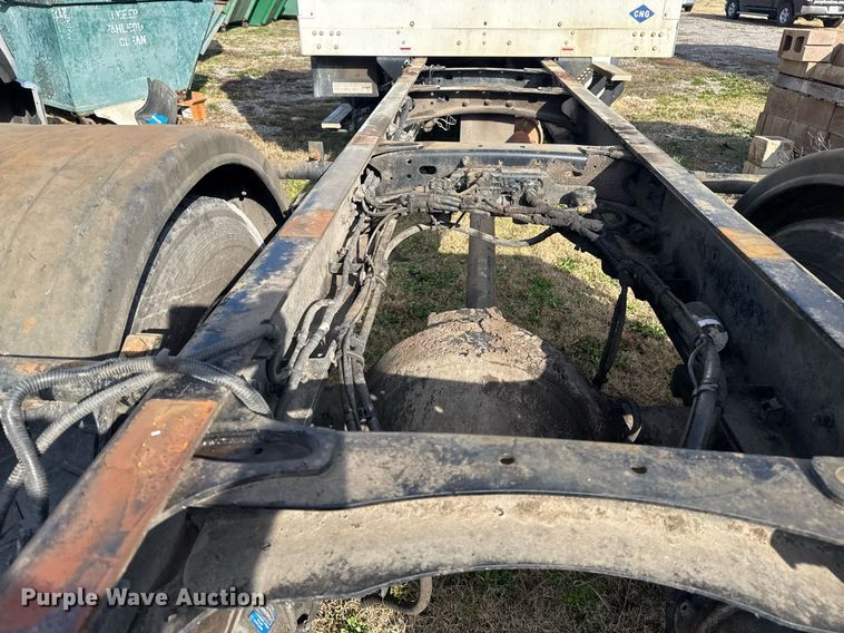 image for item EG7929 2014 Freightliner Business Class M2 truck cab and chassis