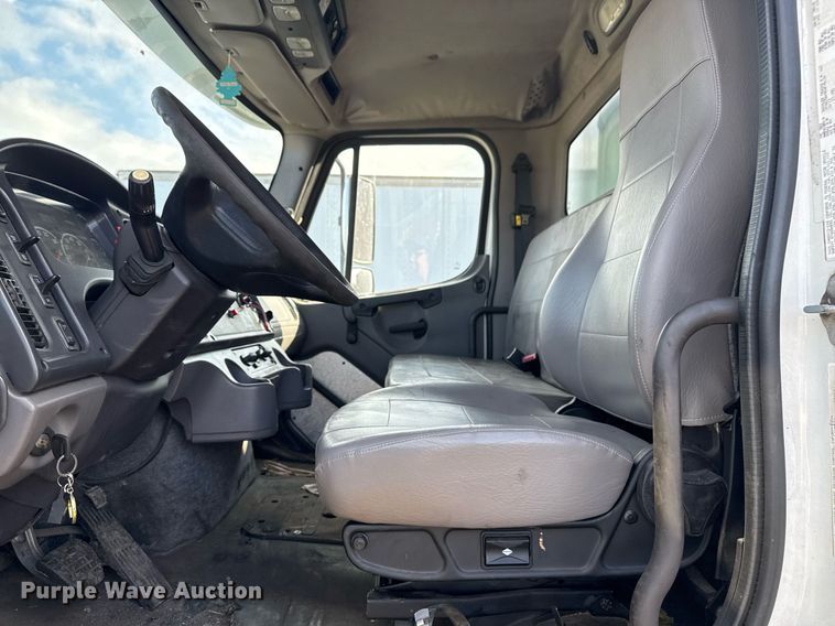 image for item EG7929 2014 Freightliner Business Class M2 truck cab and chassis