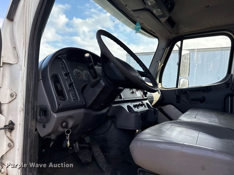 image for item EG7929 2014 Freightliner Business Class M2 truck cab and chassis