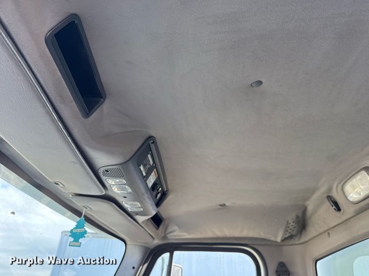 image for item EG7929 2014 Freightliner Business Class M2 truck cab and chassis