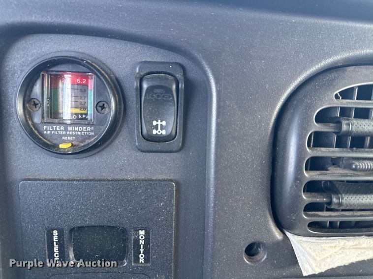 image for item EG7929 2014 Freightliner Business Class M2 truck cab and chassis