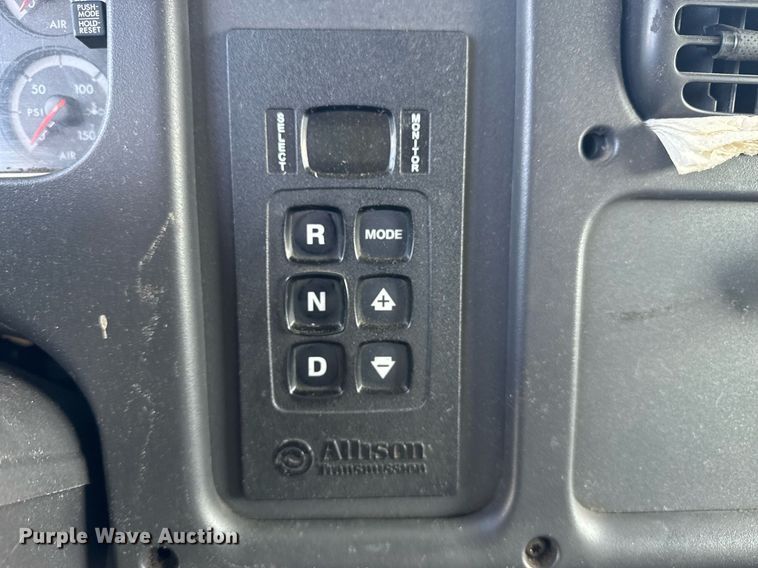 image for item EG7929 2014 Freightliner Business Class M2 truck cab and chassis