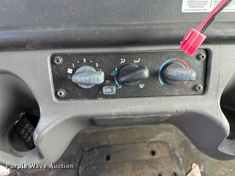 image for item EG7929 2014 Freightliner Business Class M2 truck cab and chassis