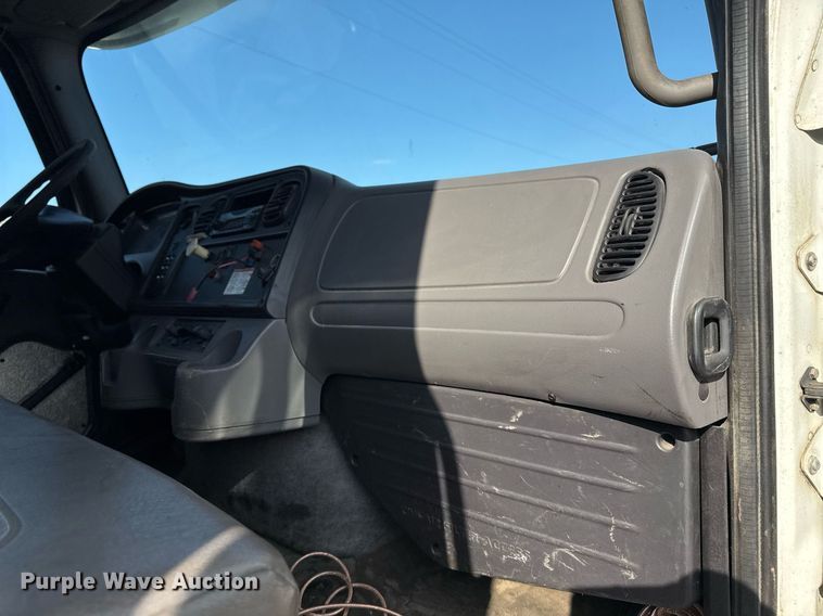 image for item EG7929 2014 Freightliner Business Class M2 truck cab and chassis