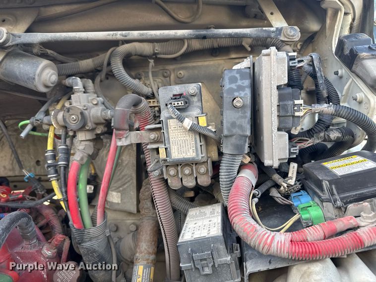 image for item EG7929 2014 Freightliner Business Class M2 truck cab and chassis