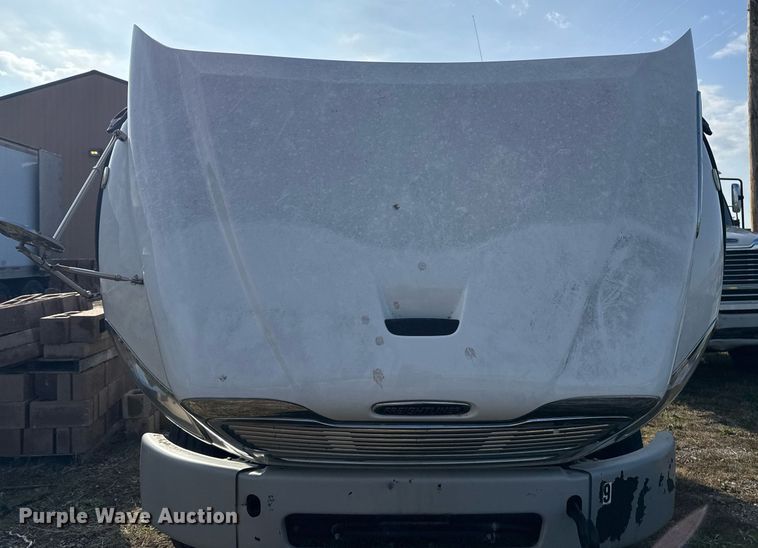 image for item EG7929 2014 Freightliner Business Class M2 truck cab and chassis