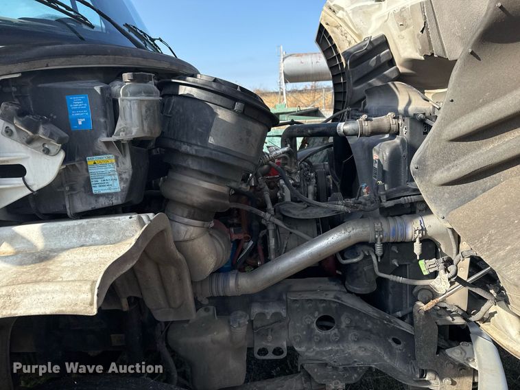 image for item EG7929 2014 Freightliner Business Class M2 truck cab and chassis