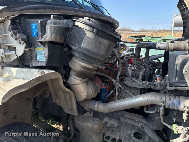 image for item EG7929 2014 Freightliner Business Class M2 truck cab and chassis