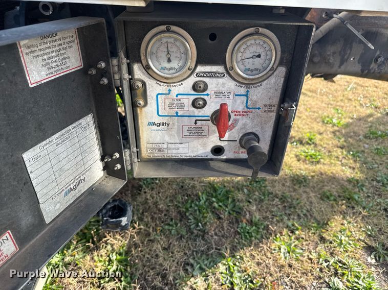 image for item EG7929 2014 Freightliner Business Class M2 truck cab and chassis