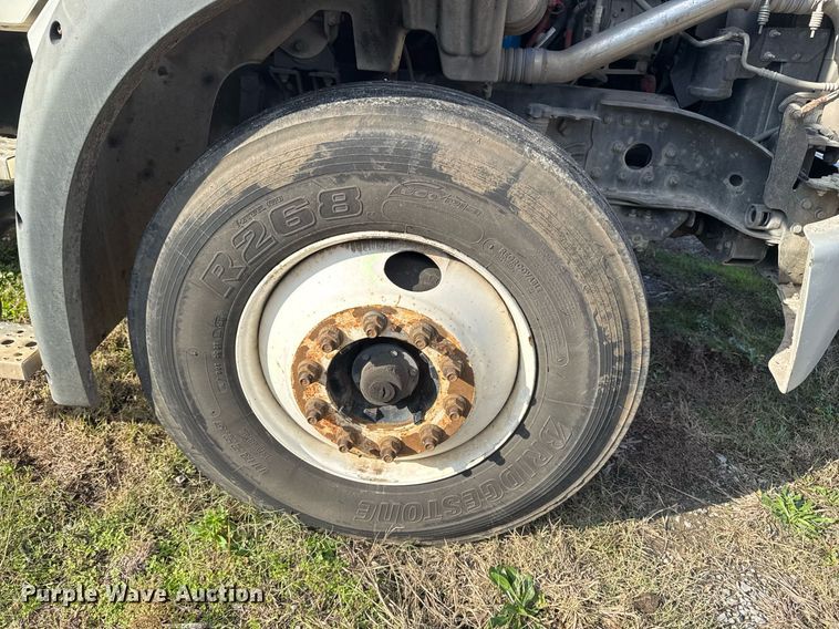 image for item EG7929 2014 Freightliner Business Class M2 truck cab and chassis