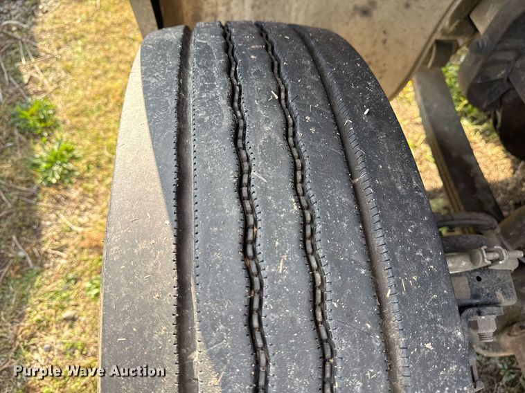 image for item EG7929 2014 Freightliner Business Class M2 truck cab and chassis