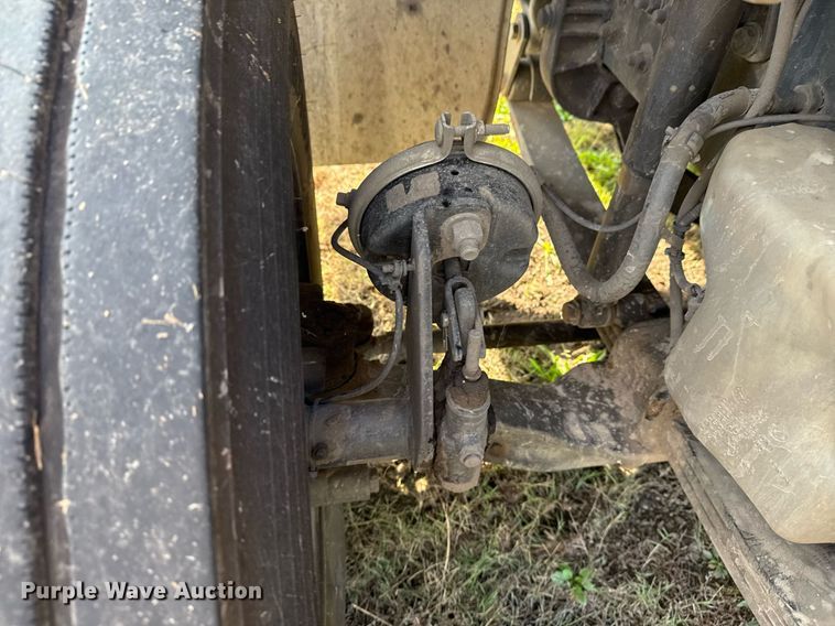 image for item EG7929 2014 Freightliner Business Class M2 truck cab and chassis