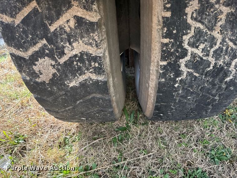 image for item EG7929 2014 Freightliner Business Class M2 truck cab and chassis