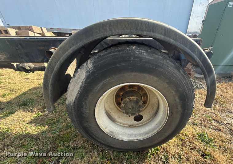 image for item EG7929 2014 Freightliner Business Class M2 truck cab and chassis