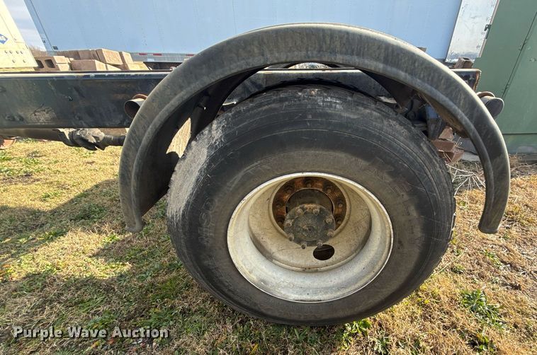 image for item EG7929 2014 Freightliner Business Class M2 truck cab and chassis