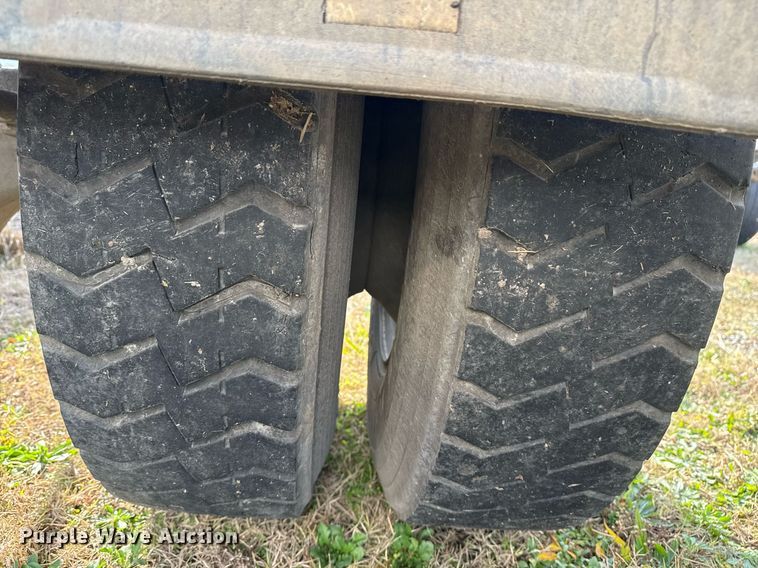 image for item EG7929 2014 Freightliner Business Class M2 truck cab and chassis