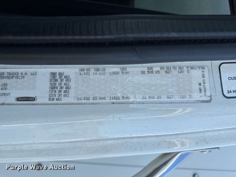 image for item EG7929 2014 Freightliner Business Class M2 truck cab and chassis