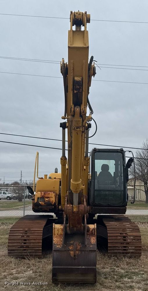 image for item EG7934 2005 John Deere 200C LC excavator