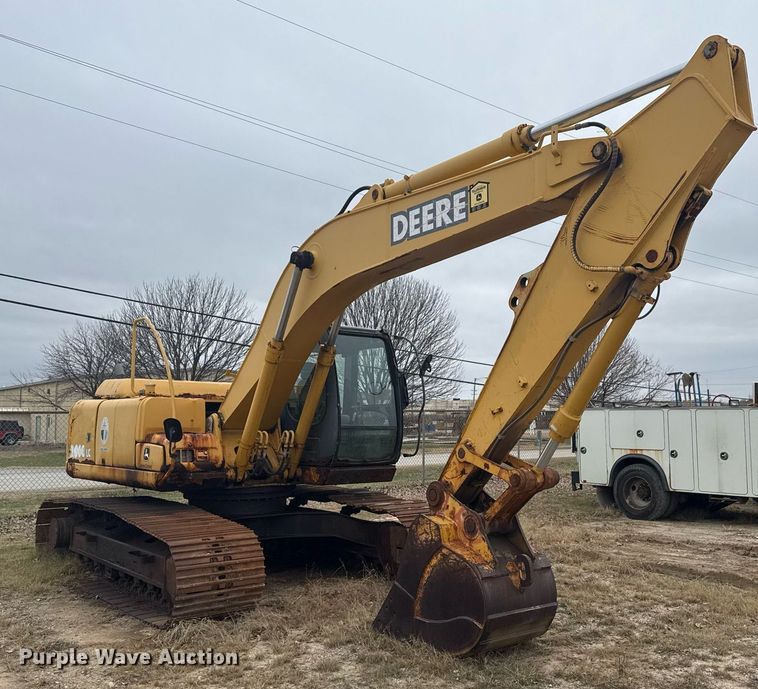 image for item EG7934 2005 John Deere 200C LC excavator