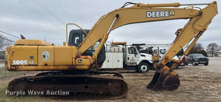 image for item EG7934 2005 John Deere 200C LC excavator