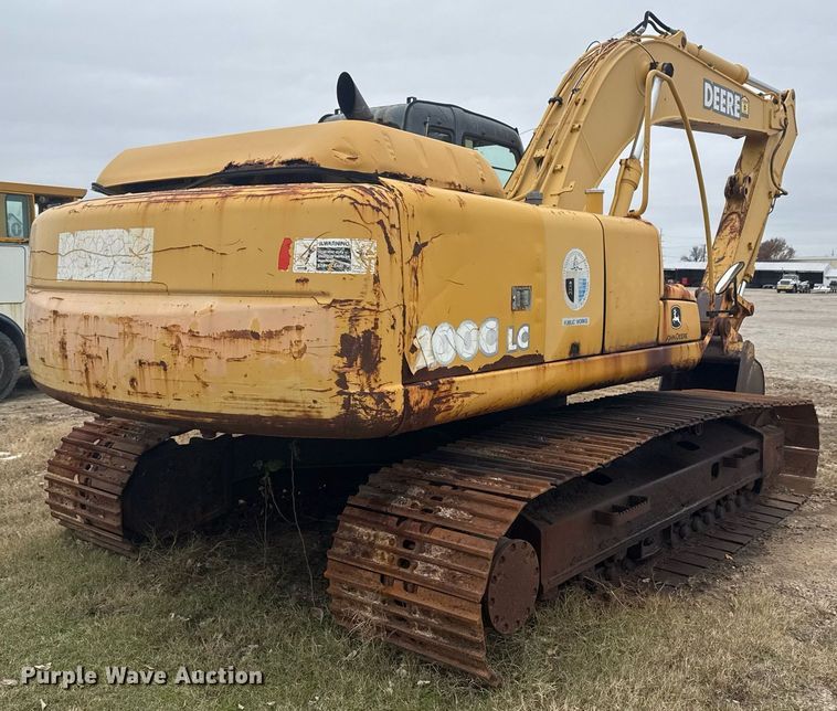image for item EG7934 2005 John Deere 200C LC excavator