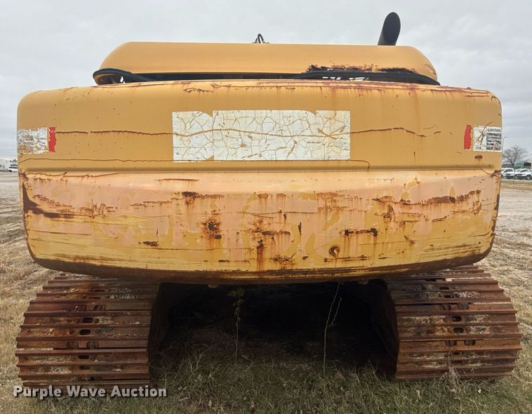 image for item EG7934 2005 John Deere 200C LC excavator