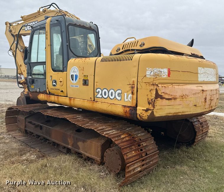 image for item EG7934 2005 John Deere 200C LC excavator