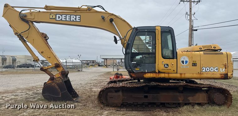 image for item EG7934 2005 John Deere 200C LC excavator
