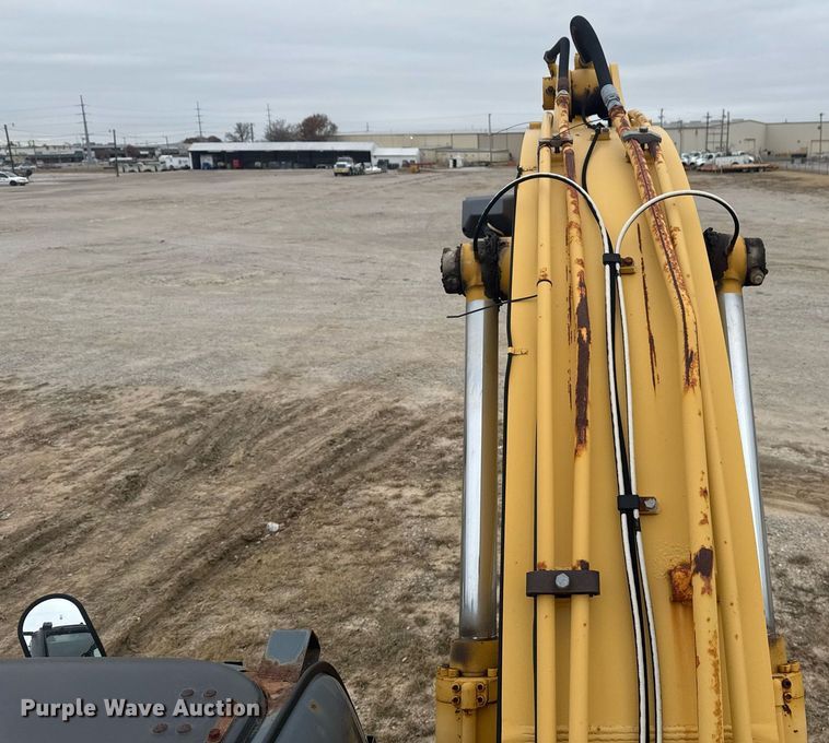 image for item EG7934 2005 John Deere 200C LC excavator