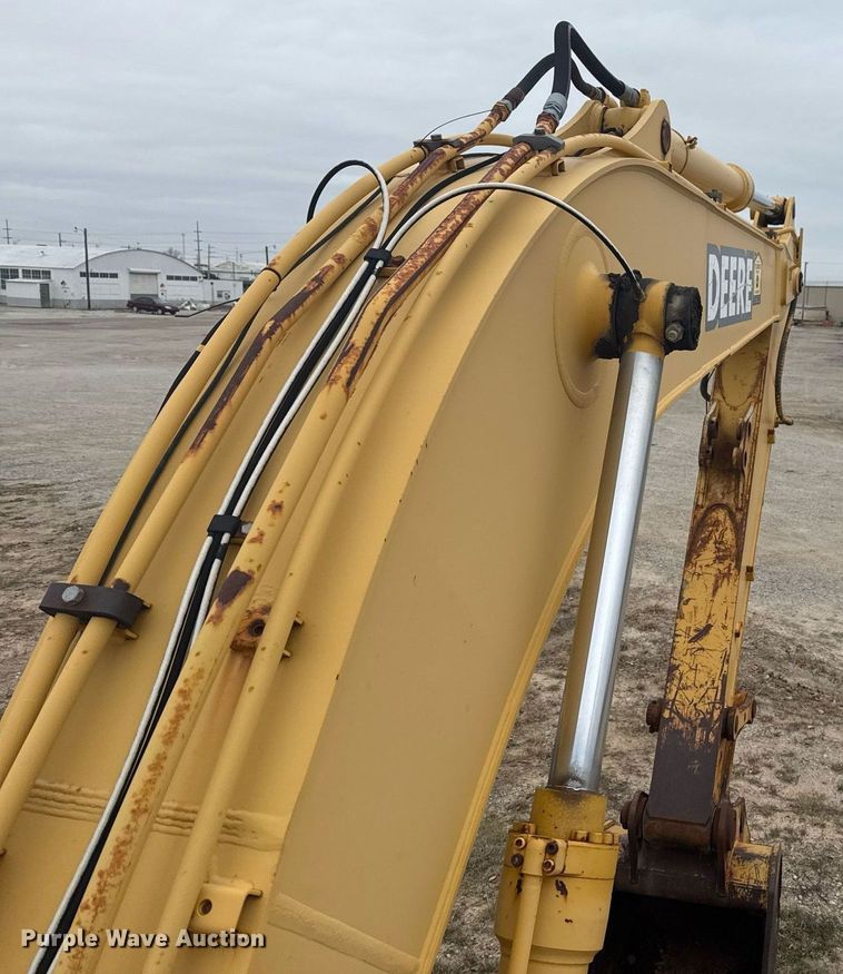 image for item EG7934 2005 John Deere 200C LC excavator