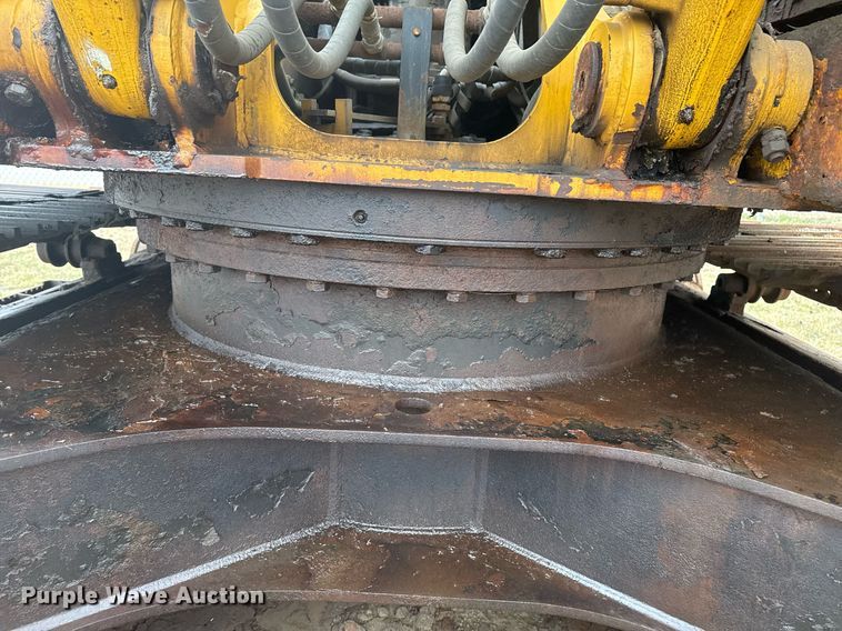 image for item EG7934 2005 John Deere 200C LC excavator