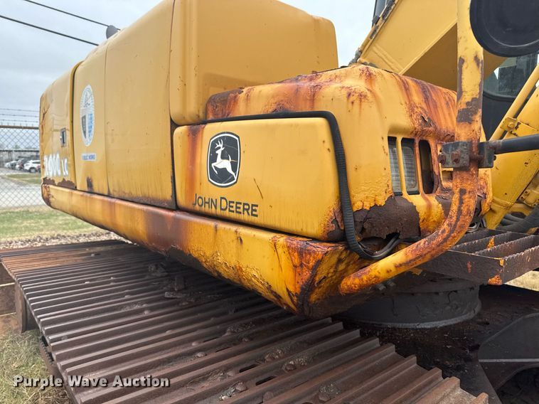 image for item EG7934 2005 John Deere 200C LC excavator