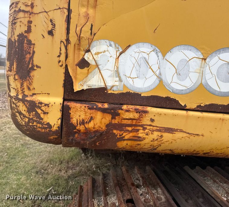 image for item EG7934 2005 John Deere 200C LC excavator