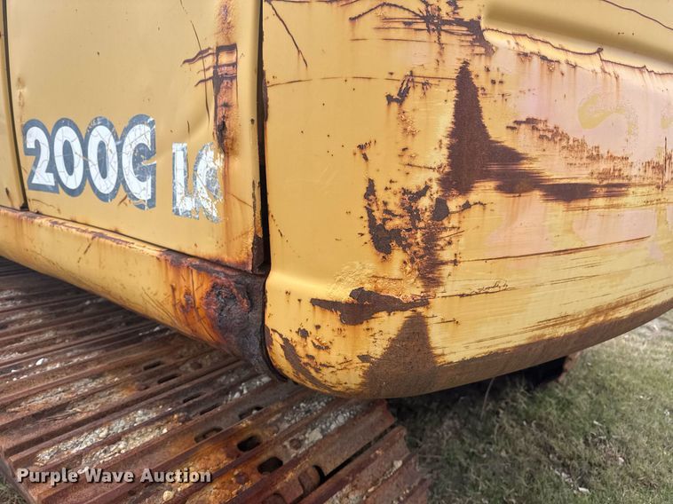 image for item EG7934 2005 John Deere 200C LC excavator