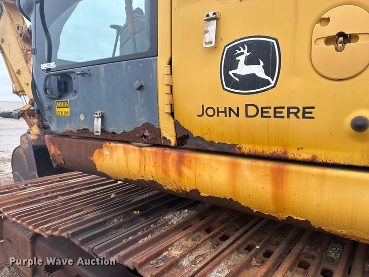 image for item EG7934 2005 John Deere 200C LC excavator