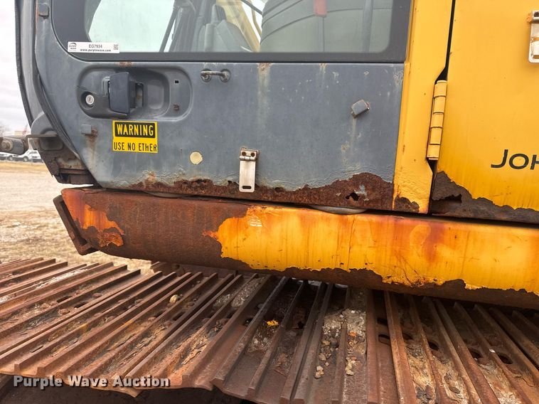 image for item EG7934 2005 John Deere 200C LC excavator
