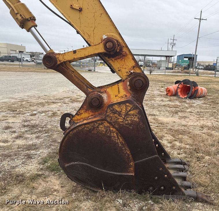 image for item EG7934 2005 John Deere 200C LC excavator