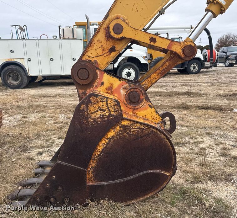 image for item EG7934 2005 John Deere 200C LC excavator