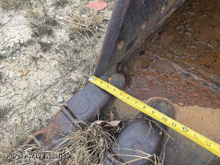 image for item EG7934 2005 John Deere 200C LC excavator