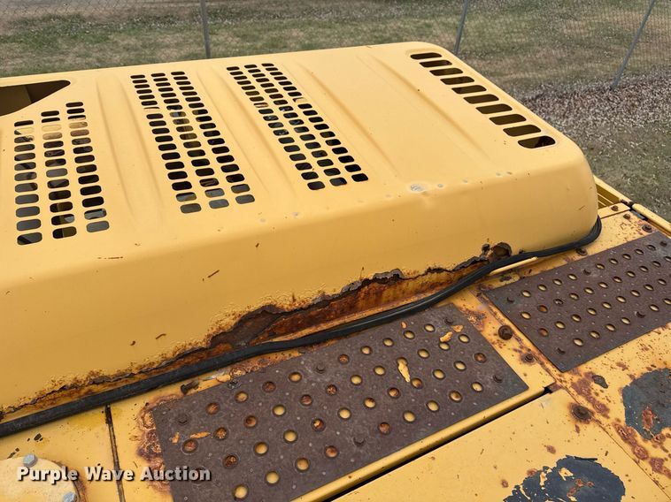 image for item EG7934 2005 John Deere 200C LC excavator