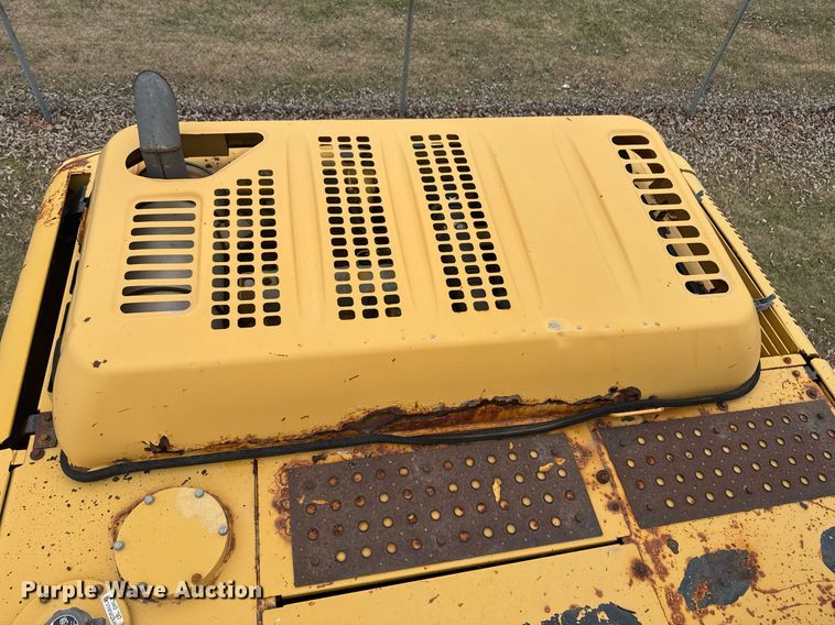 image for item EG7934 2005 John Deere 200C LC excavator