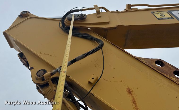 image for item EG7934 2005 John Deere 200C LC excavator