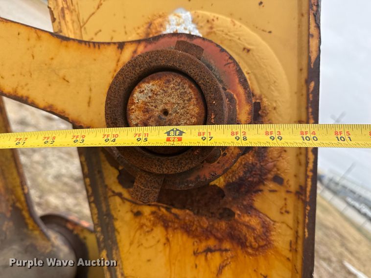 image for item EG7934 2005 John Deere 200C LC excavator