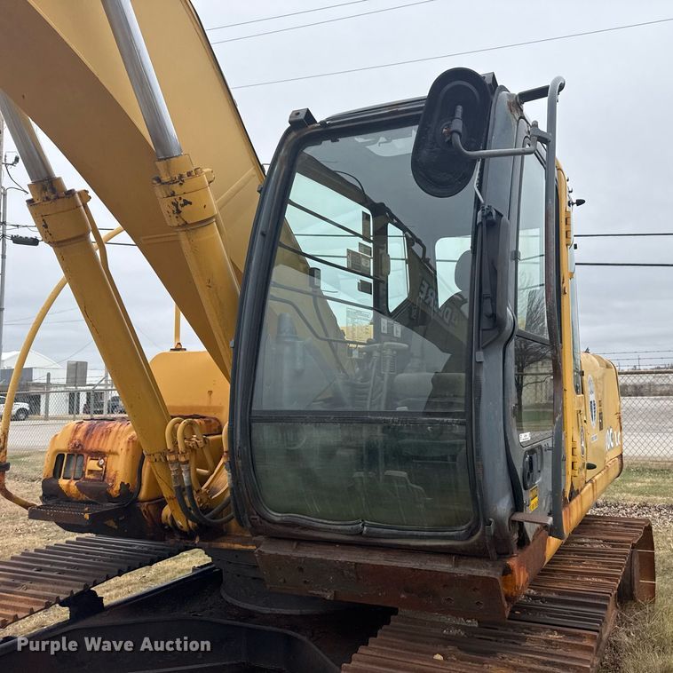 image for item EG7934 2005 John Deere 200C LC excavator