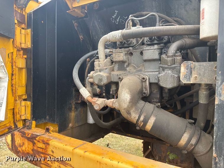 image for item EG7934 2005 John Deere 200C LC excavator