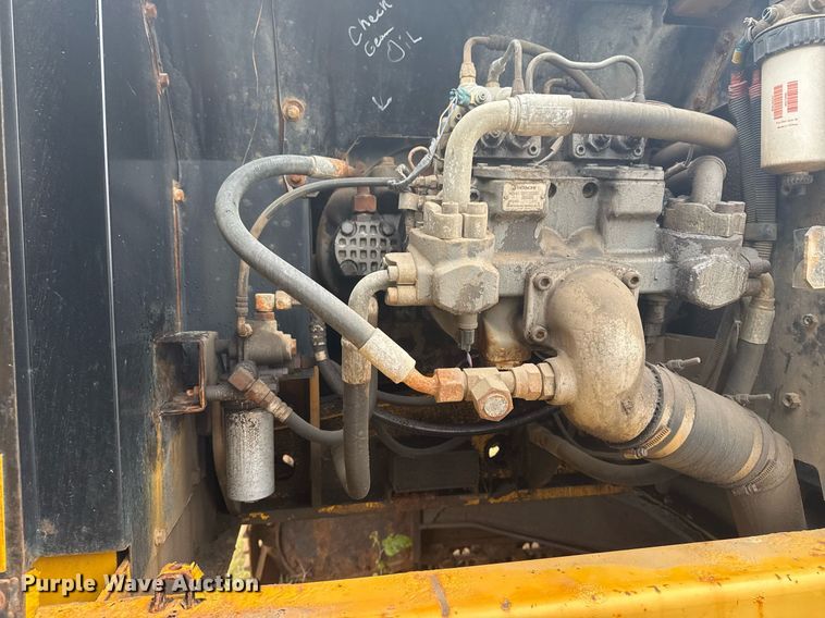 image for item EG7934 2005 John Deere 200C LC excavator